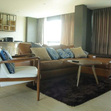 The Residence Thepkanjana Ban Khlong Krathum Baen Luaran gambar