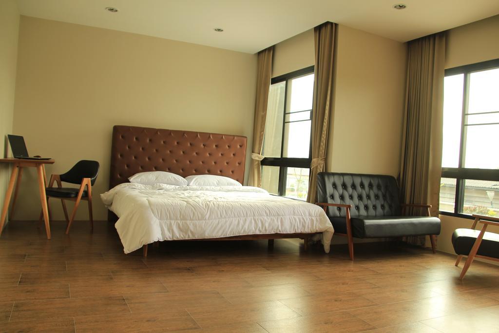 The Residence Thepkanjana Ban Khlong Krathum Baen Luaran gambar