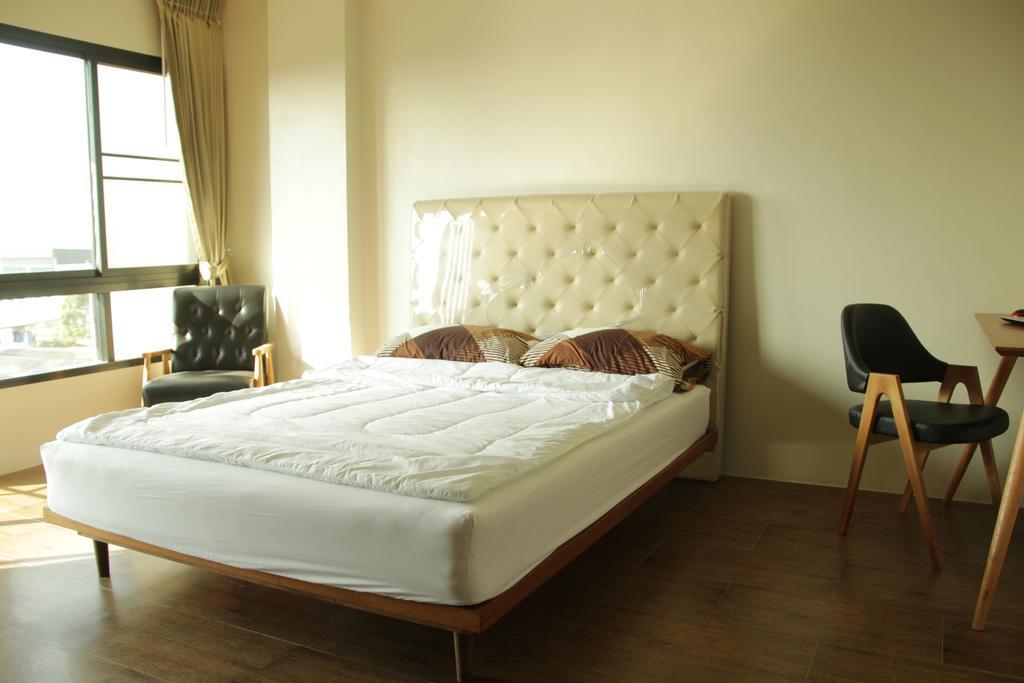 The Residence Thepkanjana Ban Khlong Krathum Baen Luaran gambar