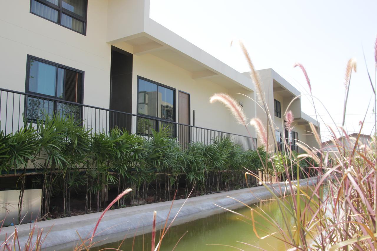 The Residence Thepkanjana Ban Khlong Krathum Baen Luaran gambar