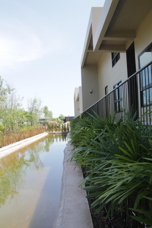 The Residence Thepkanjana Ban Khlong Krathum Baen Luaran gambar