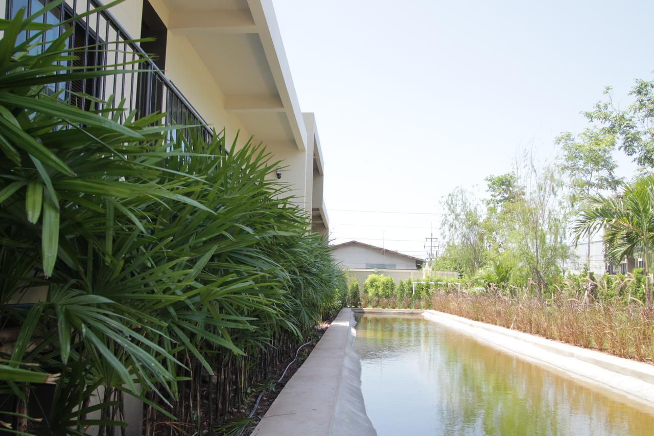 The Residence Thepkanjana Ban Khlong Krathum Baen Luaran gambar
