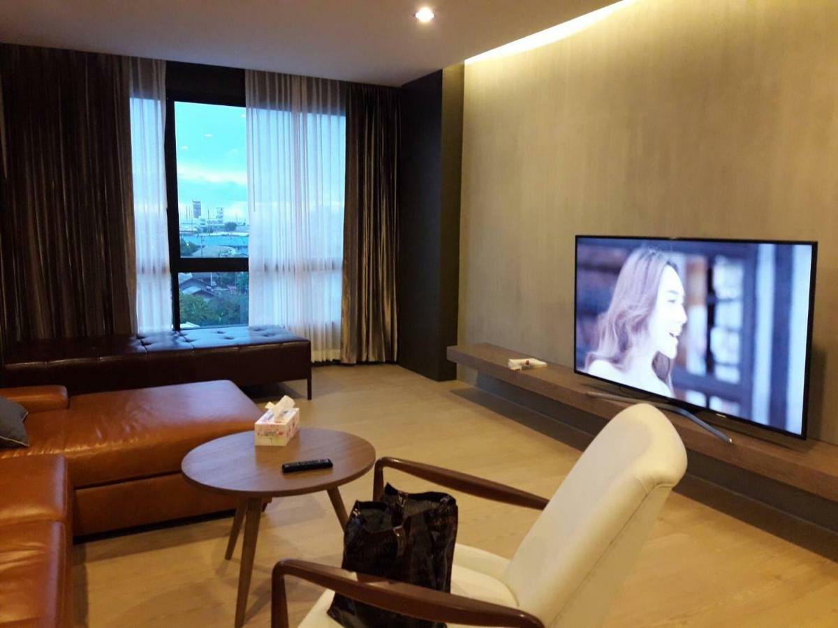 The Residence Thepkanjana Ban Khlong Krathum Baen Luaran gambar